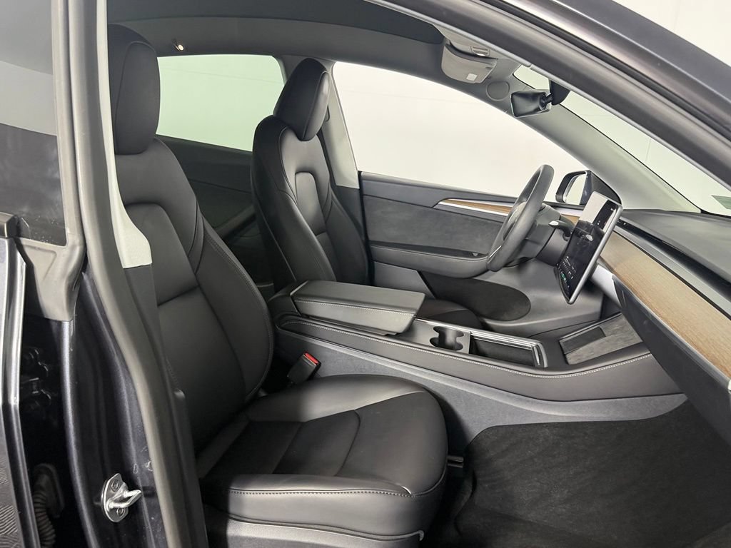 Used 2025 Tesla Model Y Long Range RWD image 28