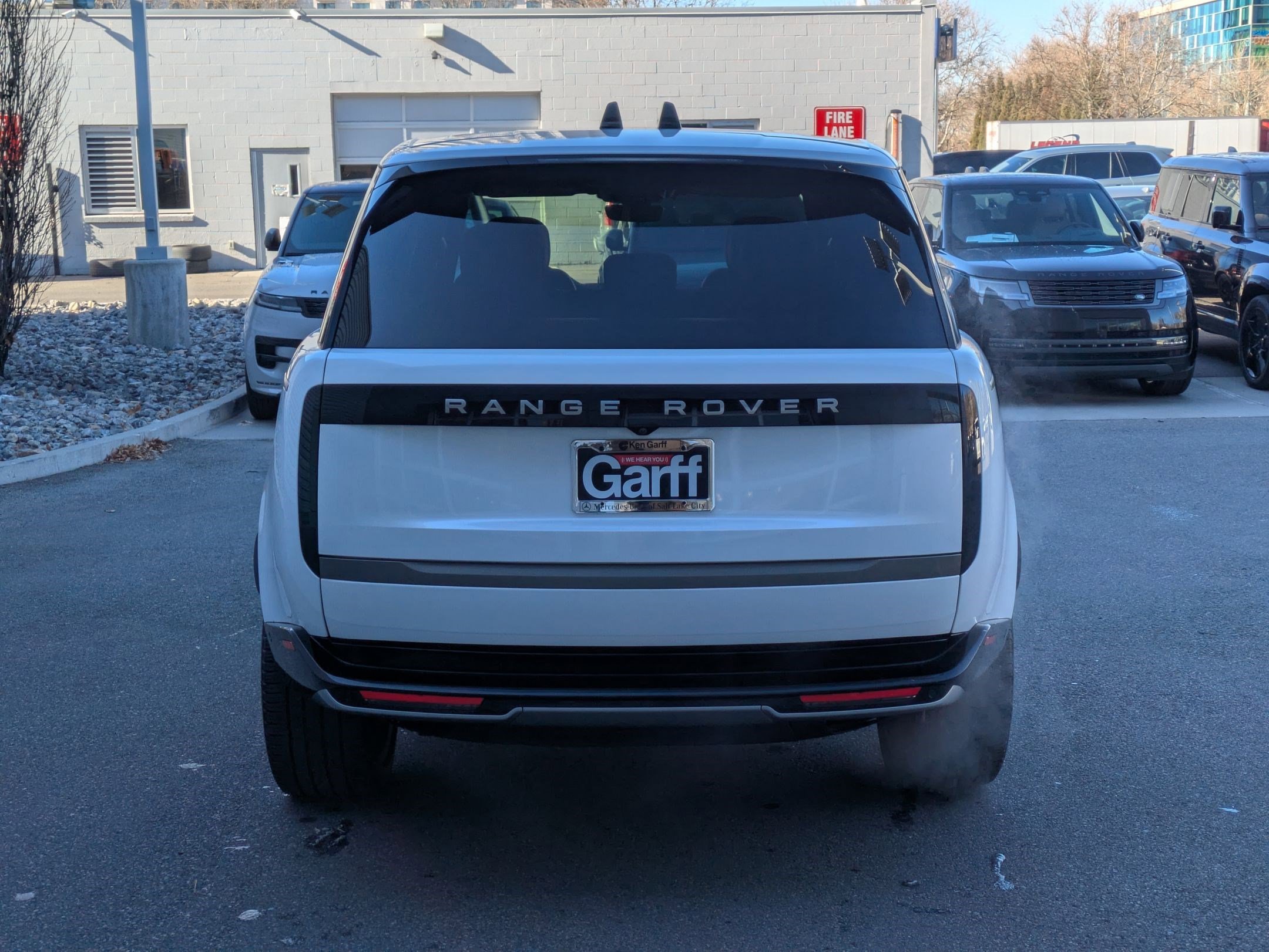 Used 2024 Land Rover Range Rover Long Wheelbase SE image 4