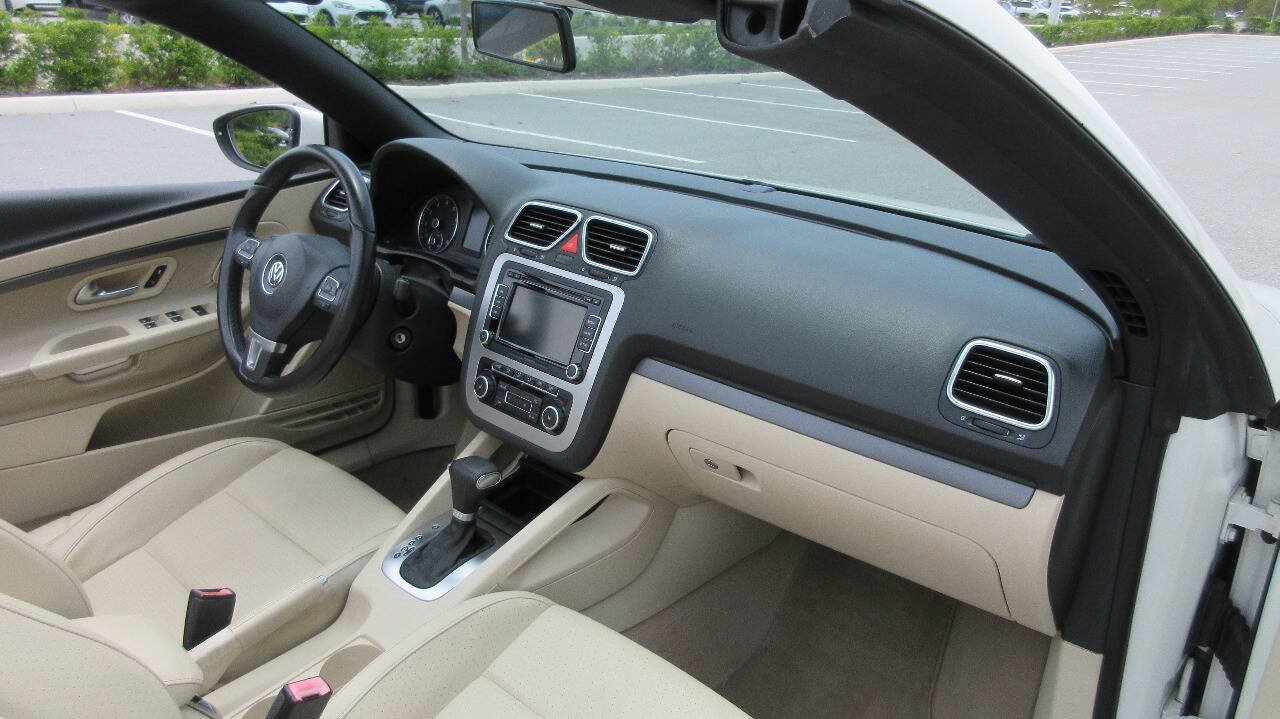 Used 2011 Volkswagen Eos Komfort FWD image 16