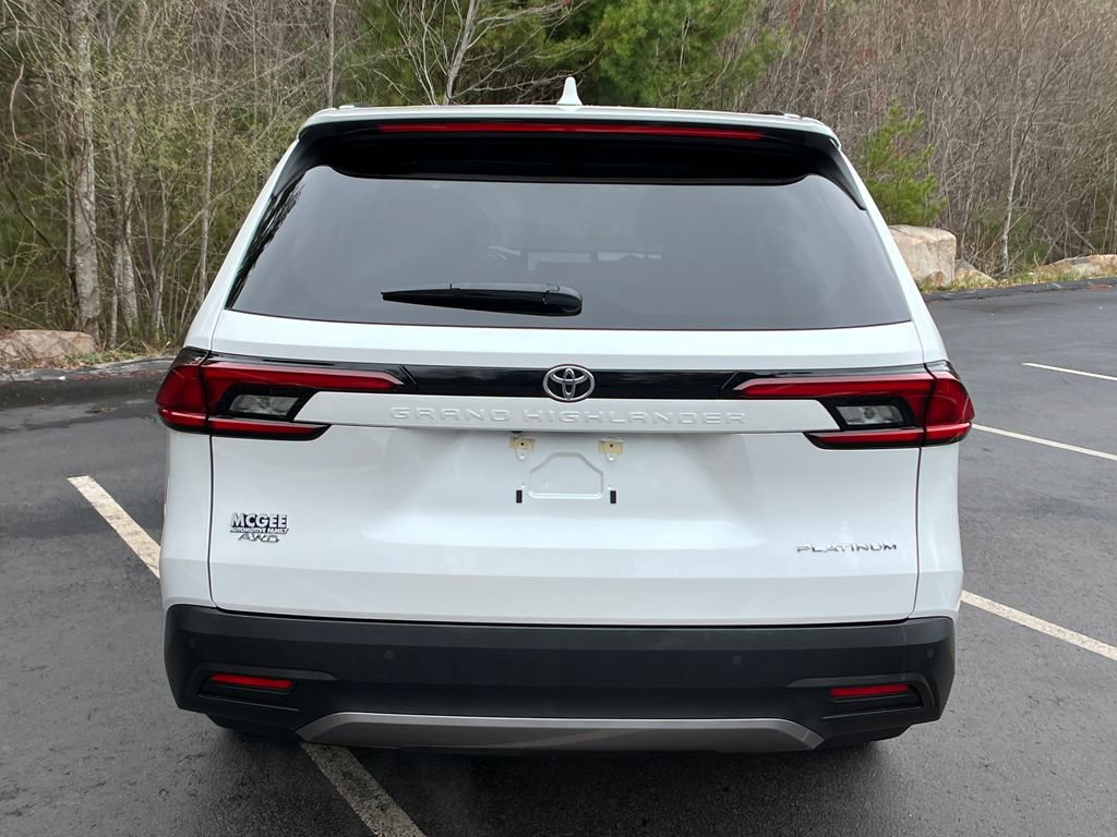 Used 2025 Toyota Grand Highlander AWD image 4