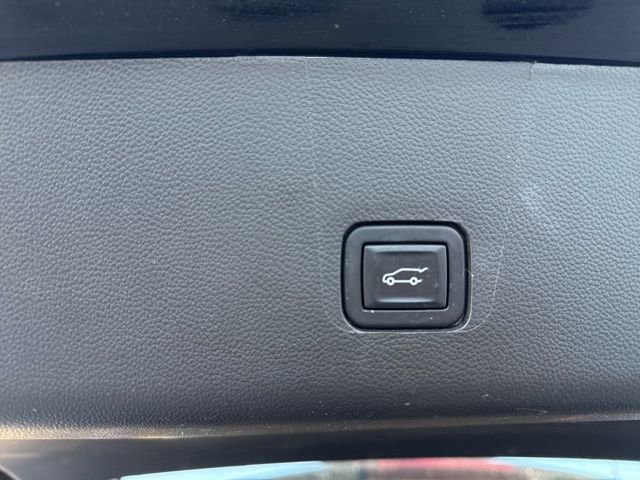 Used 2021 Chevrolet Traverse LT w/ LT Premium Package image 14