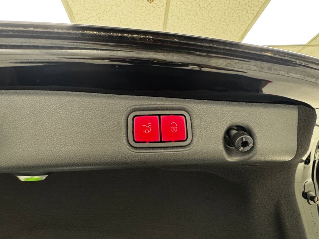 Used 2017 Mercedes-Benz E 300 4MATIC image 39