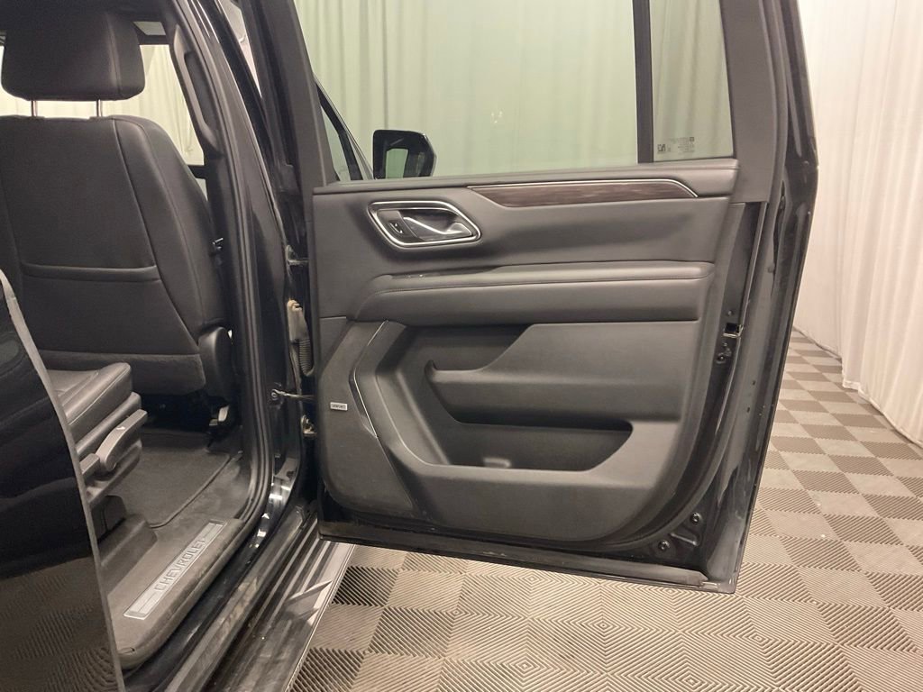 Used 2024 Chevrolet Suburban LT AWD/4WD image 31