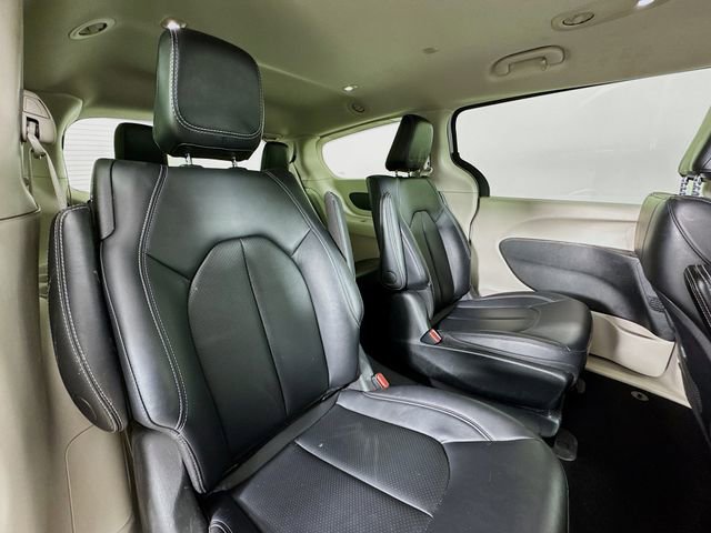 Used 2024 Chrysler Pacifica Select image 28