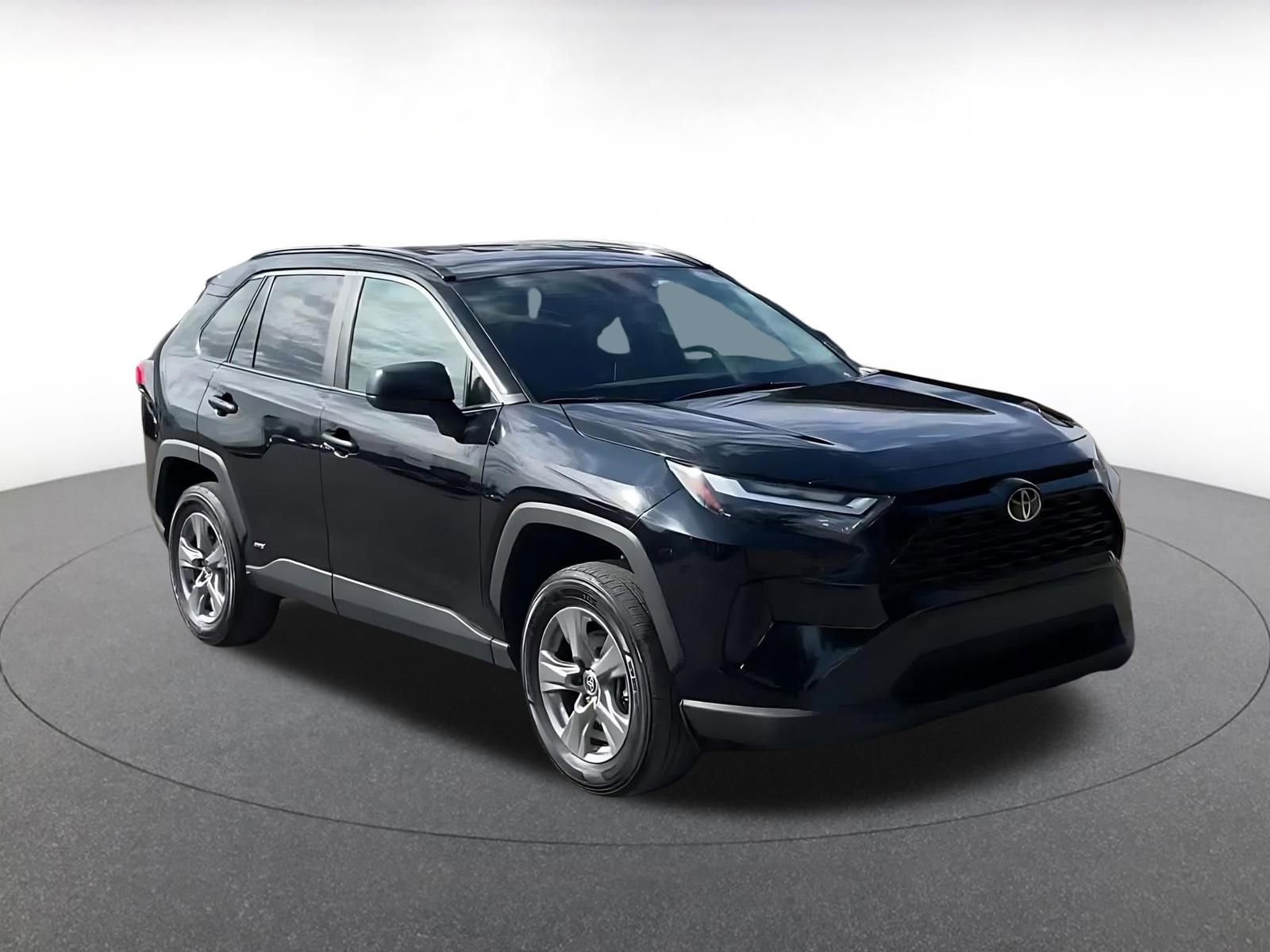 Used 2025 Toyota RAV4 LE image 2