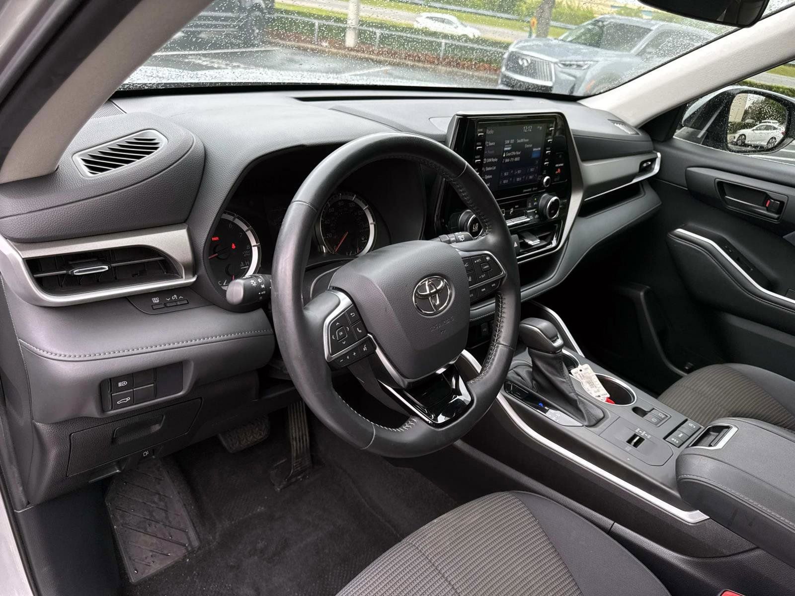 Used 2021 Toyota Highlander LE image 12