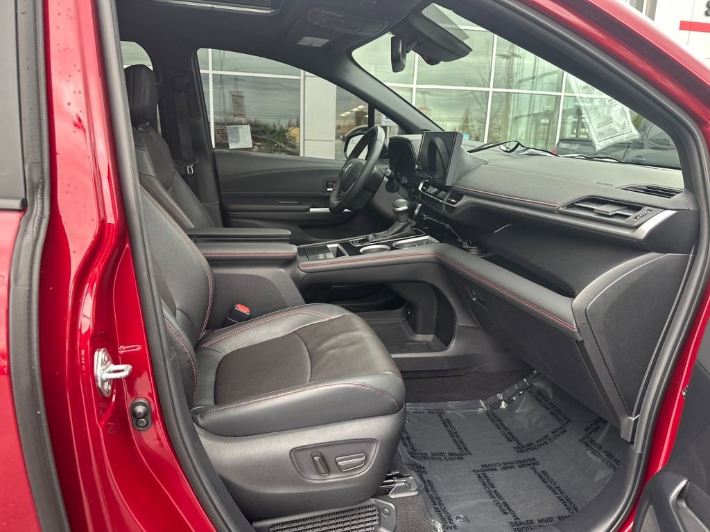 Used 2025 Toyota Sienna XSE w/ XSE Premium Package image 18