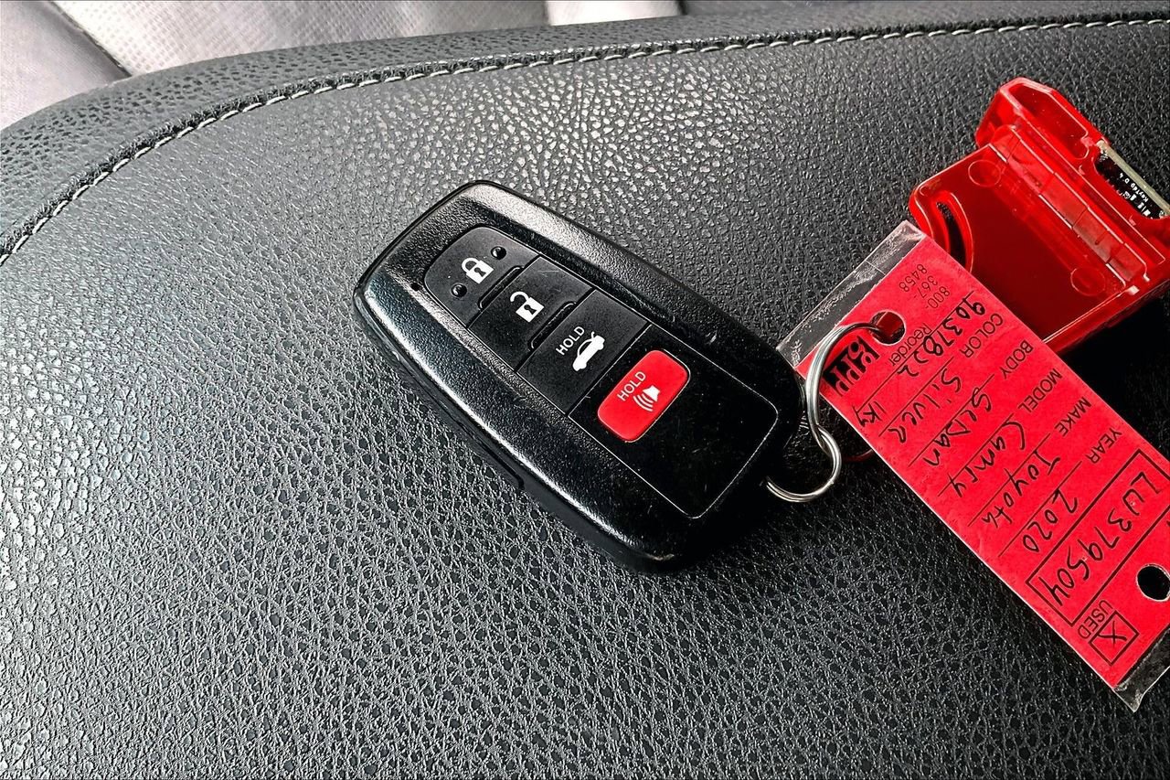 Used 2020 Toyota Camry XSE image 35