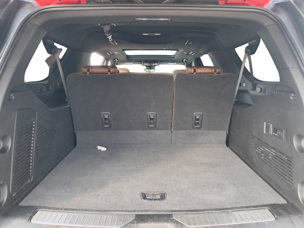 Used 2023 Chevrolet Suburban High Country image 22