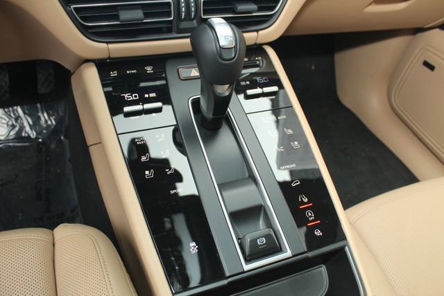 Certified 2025 Porsche Macan image 17