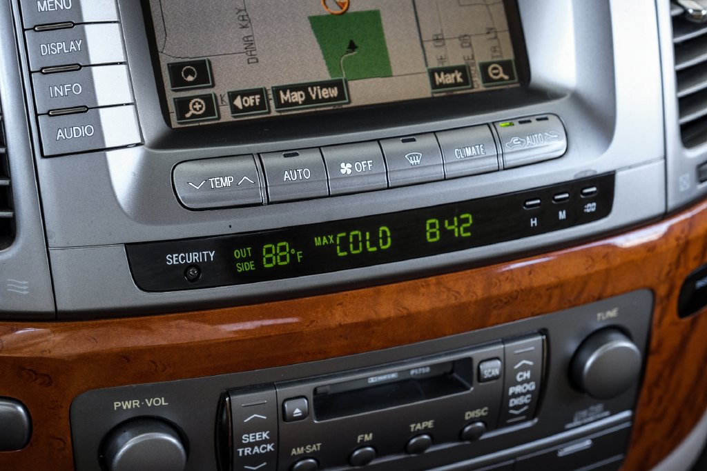 Used 2005 Lexus LX 470 4WD image 30