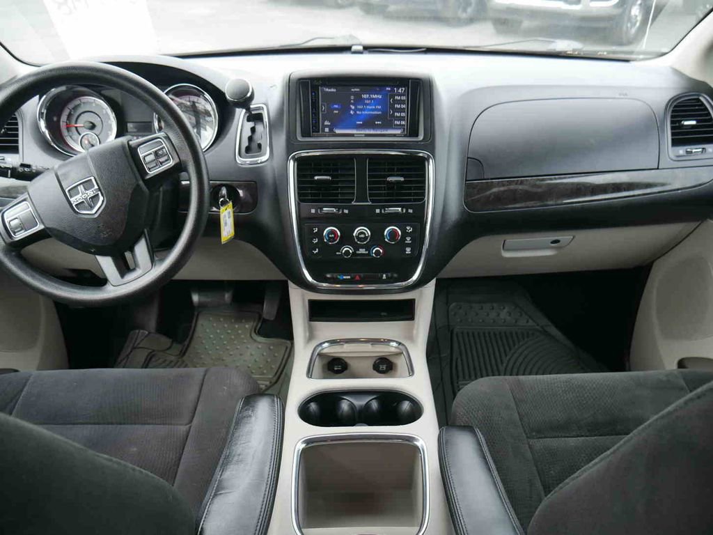 Used 2015 Dodge Grand Caravan SXT image 4