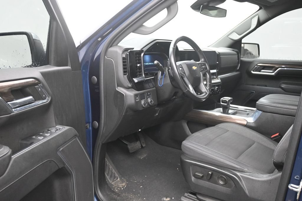 Used 2023 Chevrolet Silverado 1500 LT RWD image 11