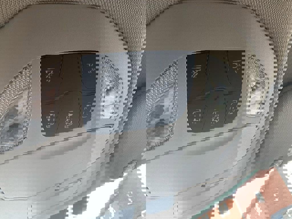 Used 2020 Chrysler Pacifica Touring w/ Cold Weather Group image 15