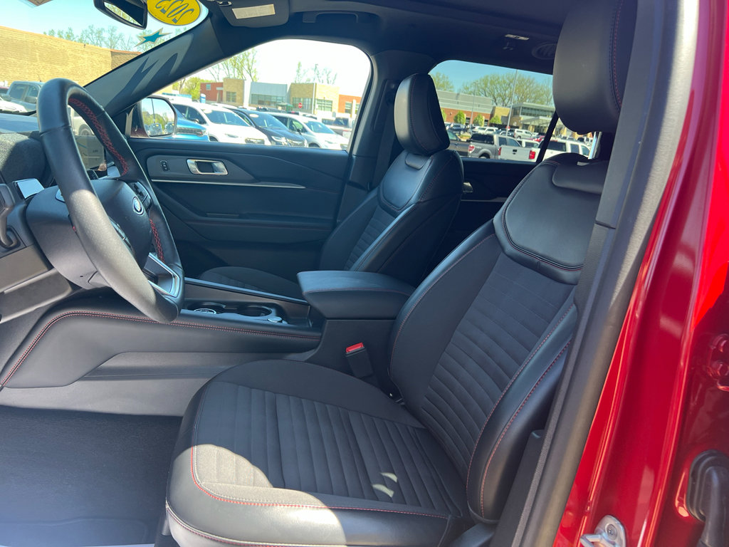 Used 2025 Ford Explorer ST-Line w/ Premium Package AWD/4WD image 8