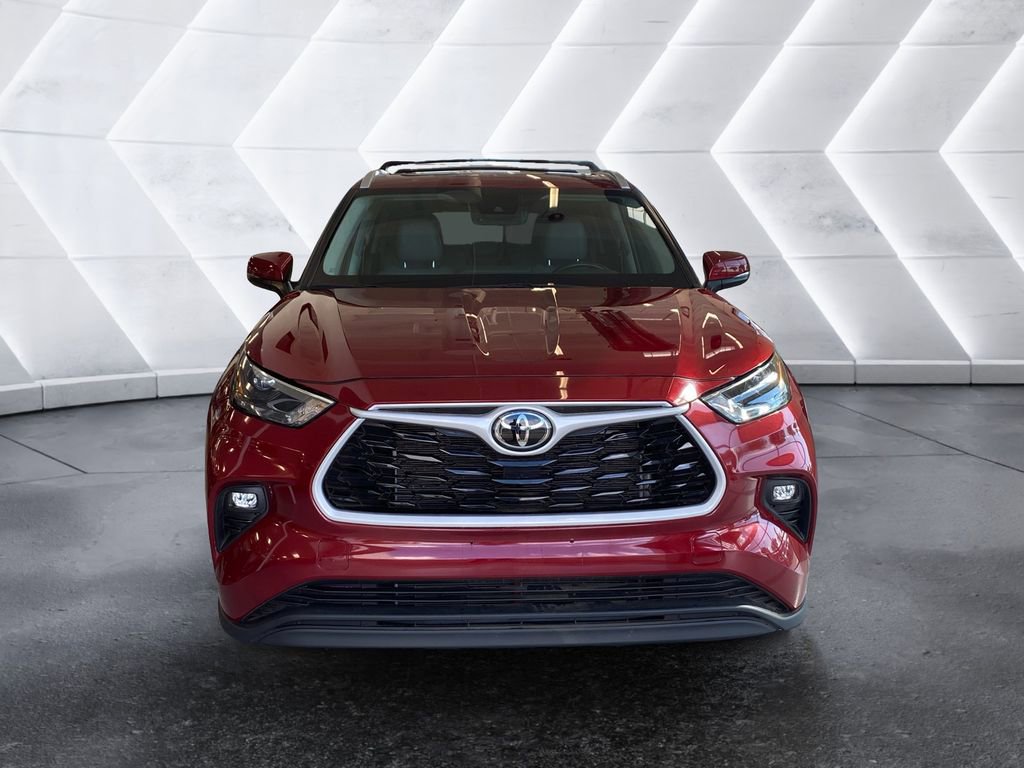 Used 2023 Toyota Highlander XLE image 2
