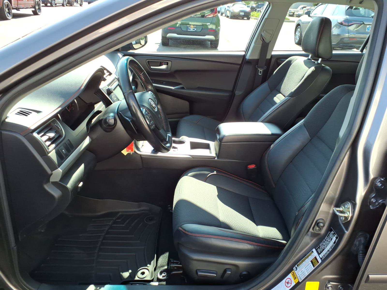 Used 2016 Toyota Camry SE FWD image 4