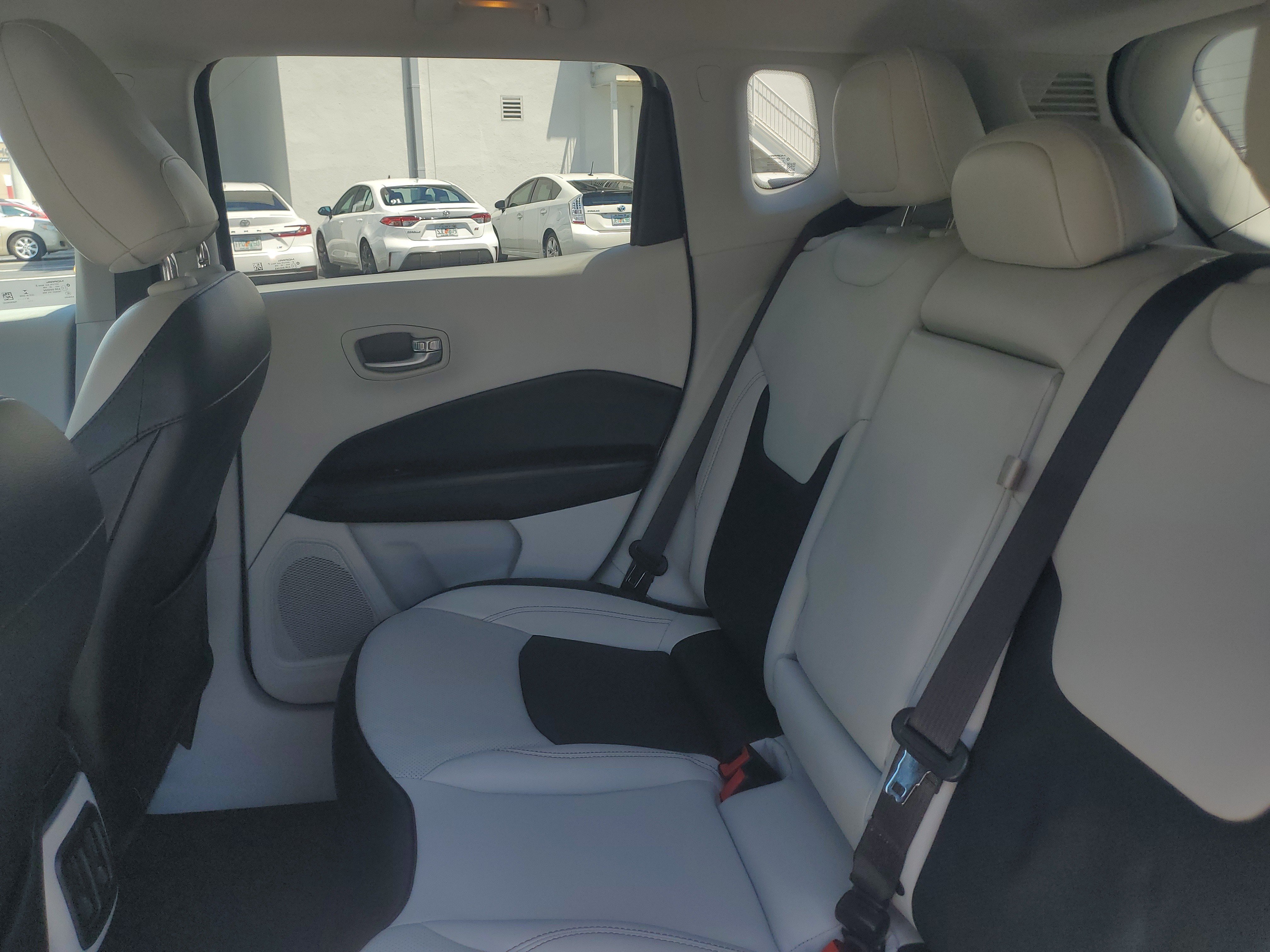 Used 2021 Jeep Compass Limited w/ Elite Interior Group FWD image 13