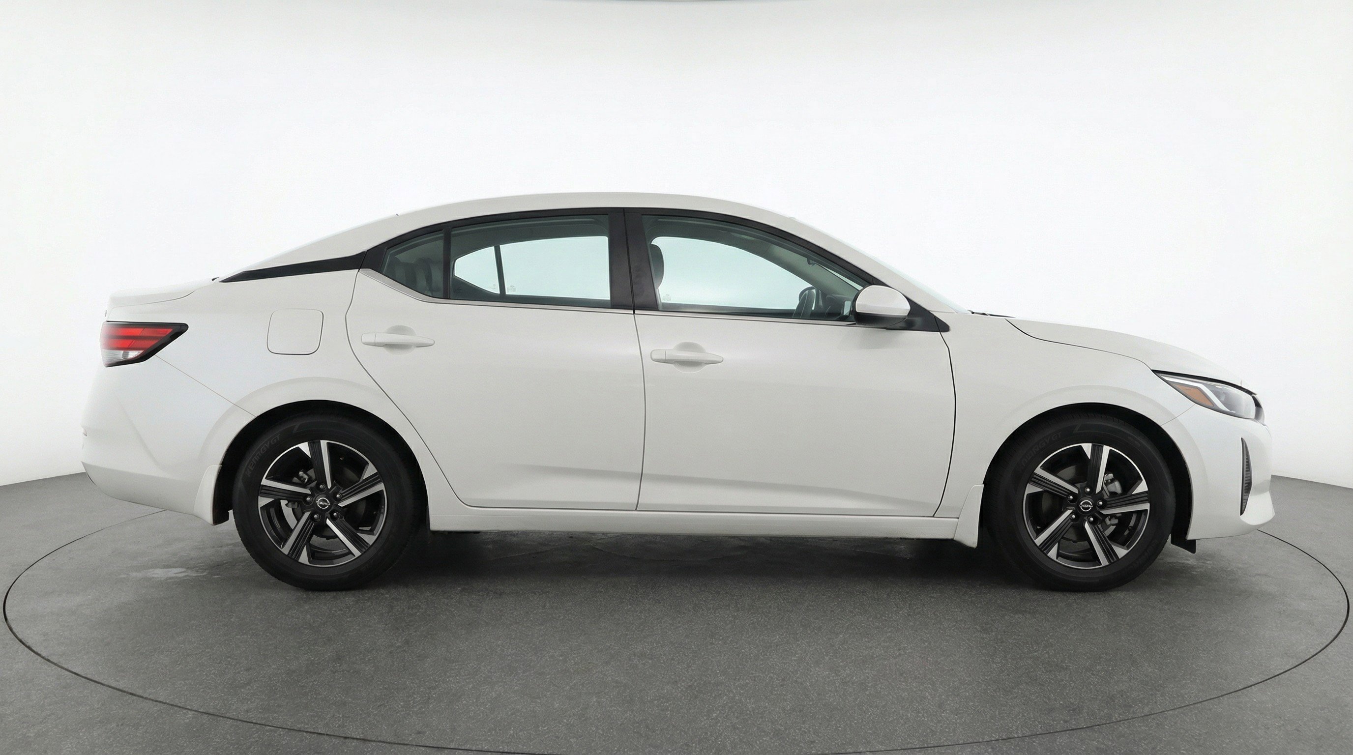 Used 2025 Nissan Sentra SV image 11