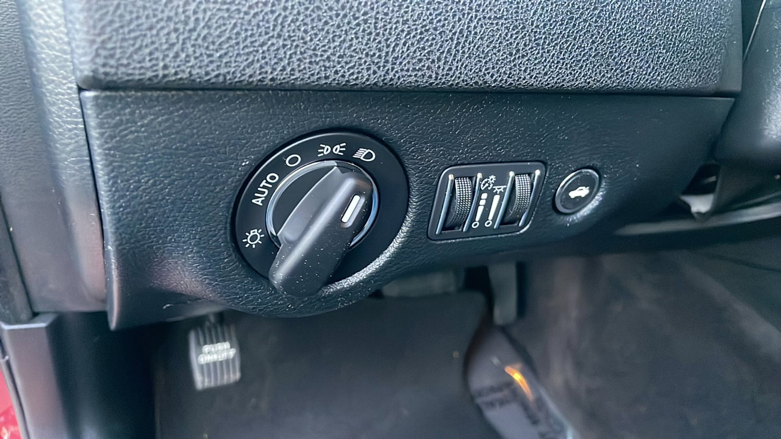 Used 2018 Chrysler 300 Touring image 37