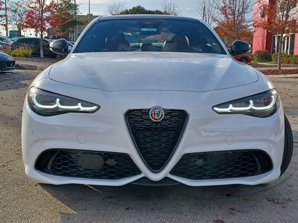 Used 2024 Alfa Romeo Giulia Veloce image 2