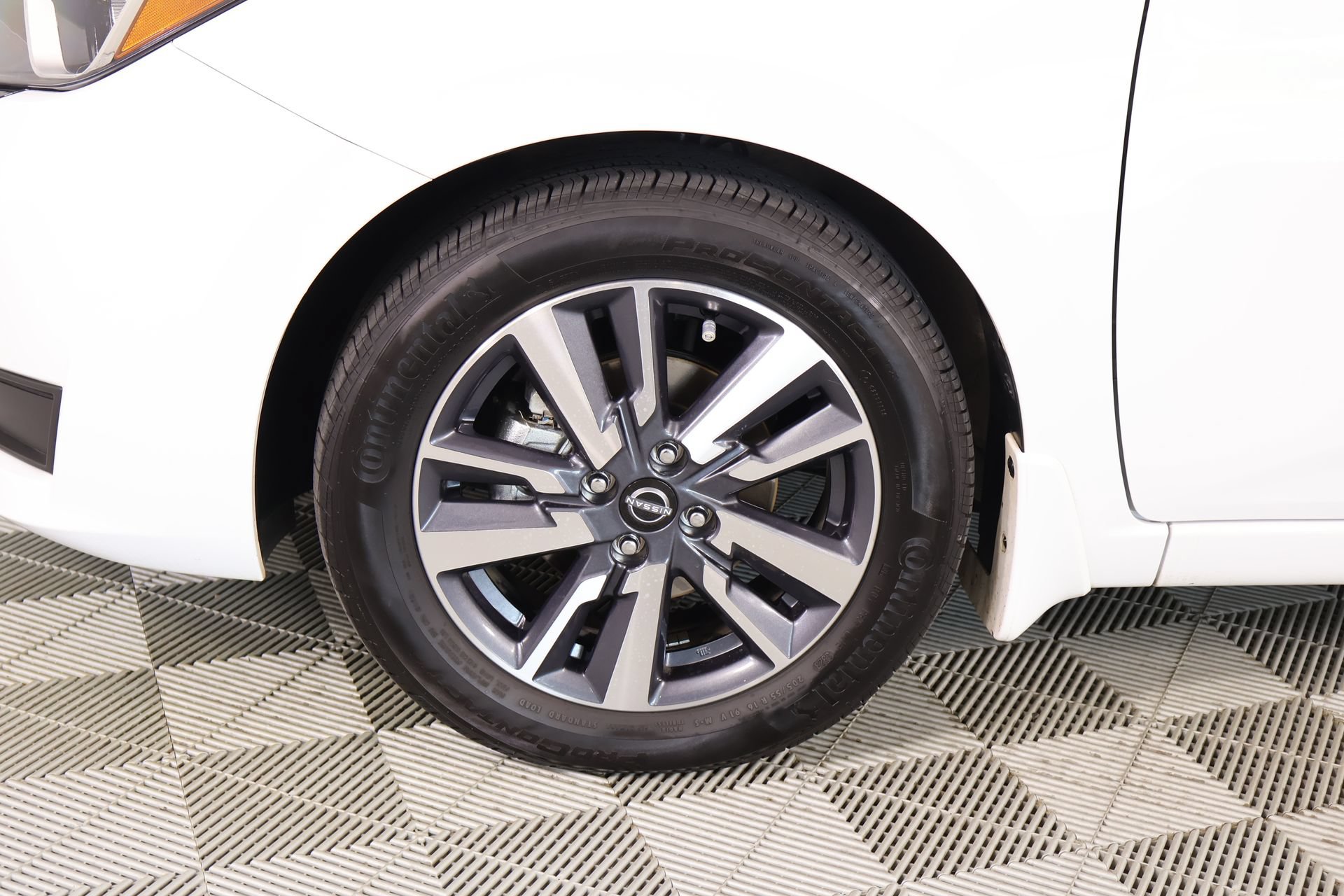 Used 2024 Nissan Versa S w/ S Plus Package FWD image 16