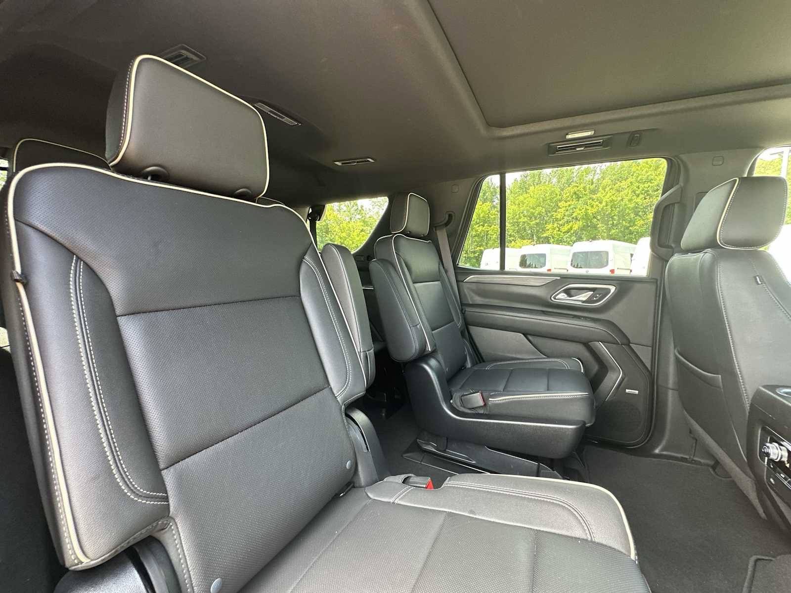 Used 2023 GMC Yukon SLT w/ SLT Luxury Package RWD image 22