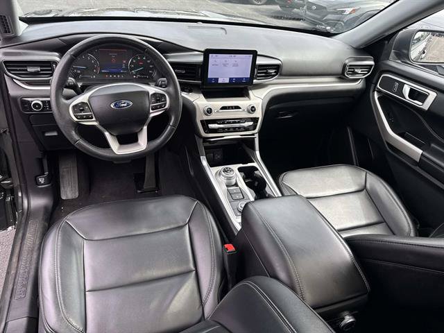 Used 2023 Ford Explorer XLT w/ Equipment Group 202A AWD/4WD image 31