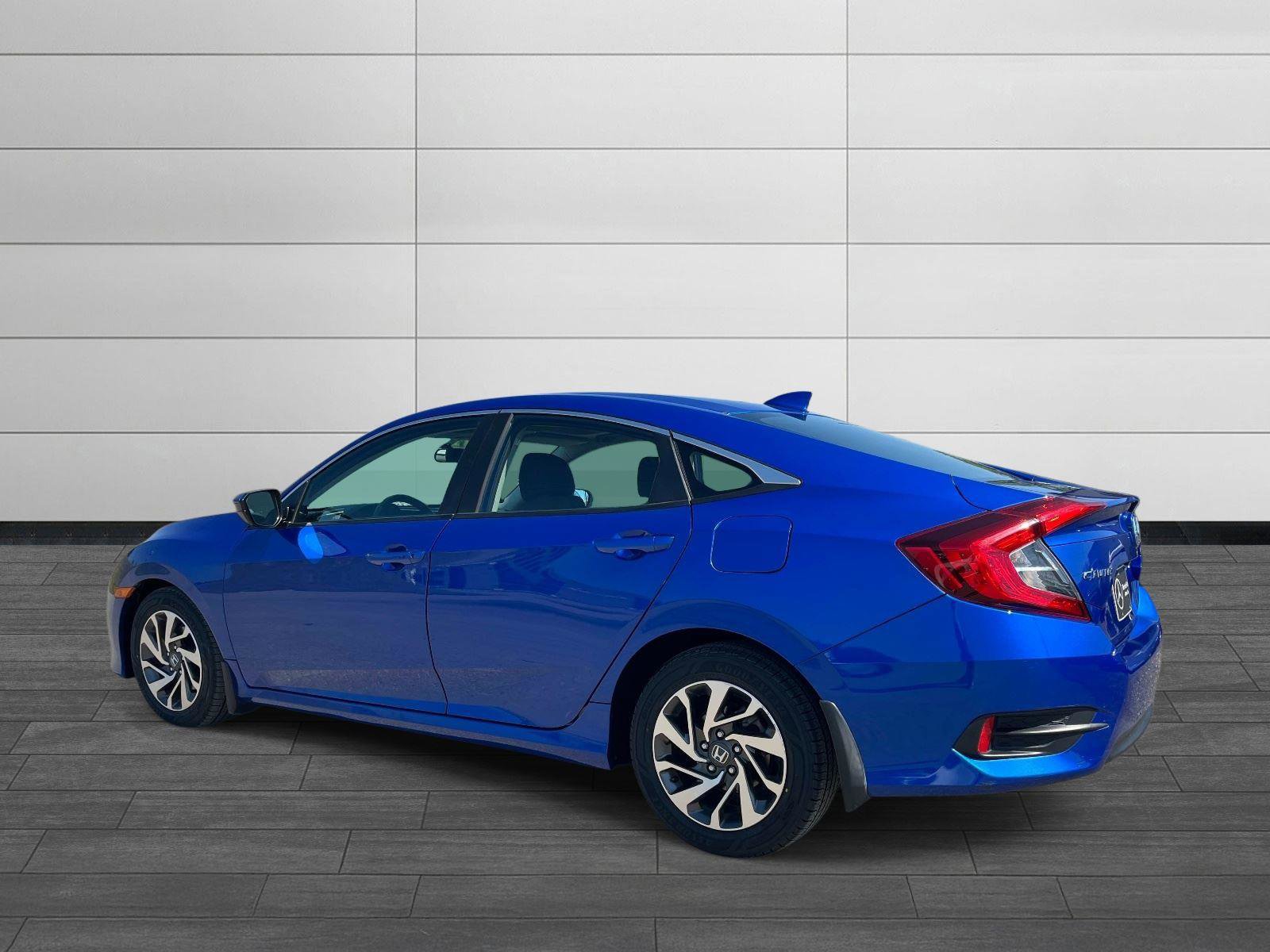 Used 2018 Honda Civic EX image 3