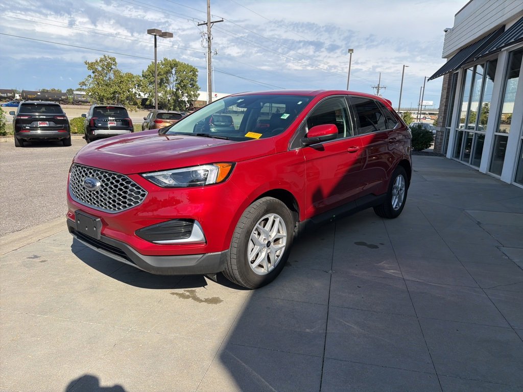 Used 2024 Ford Edge SEL image 11