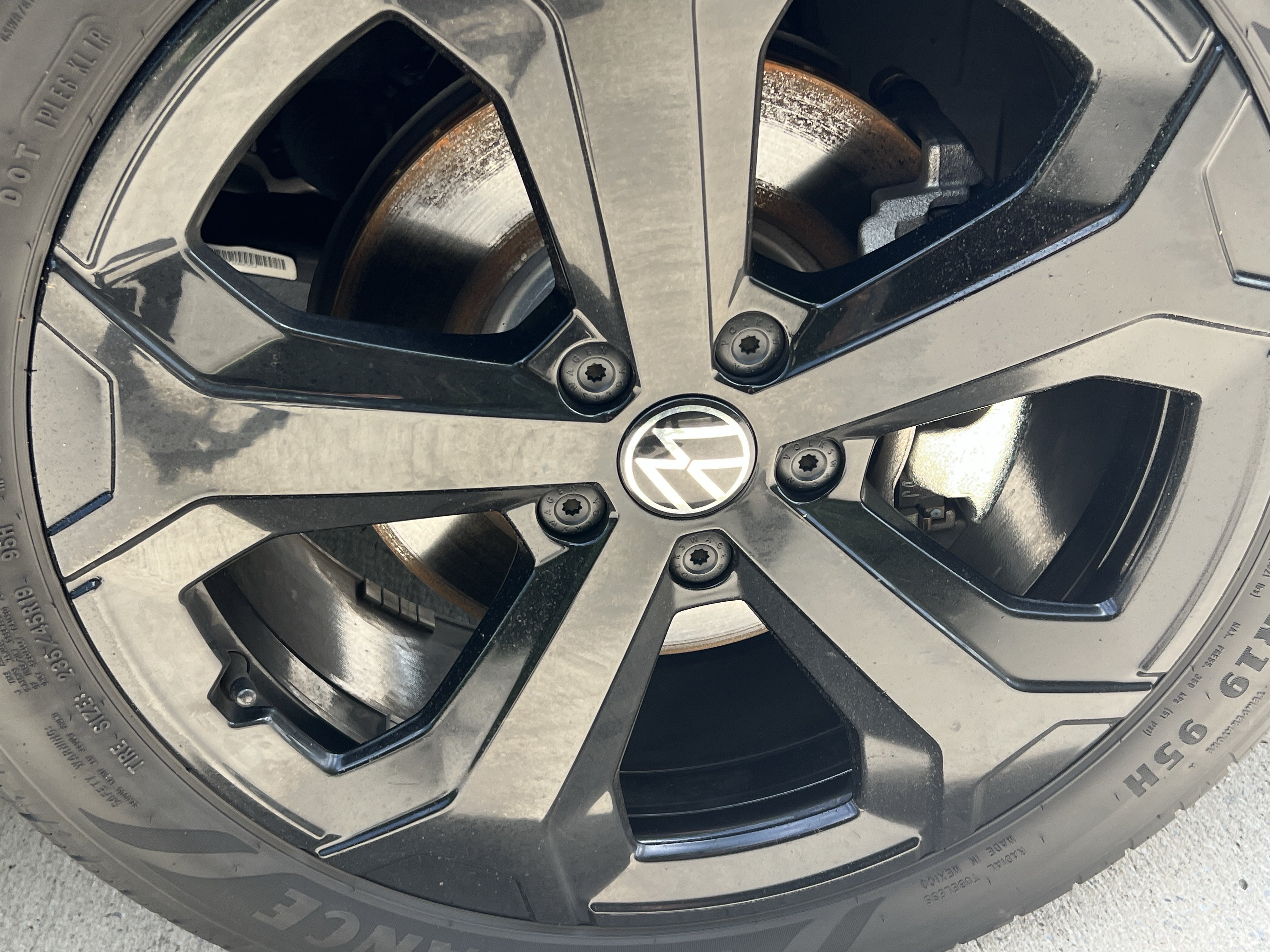 Certified 2025 Volkswagen Taos SE AWD/4WD image 12