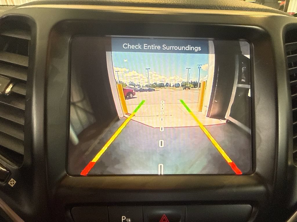 Used 2018 Jeep Cherokee Limited AWD/4WD image 22