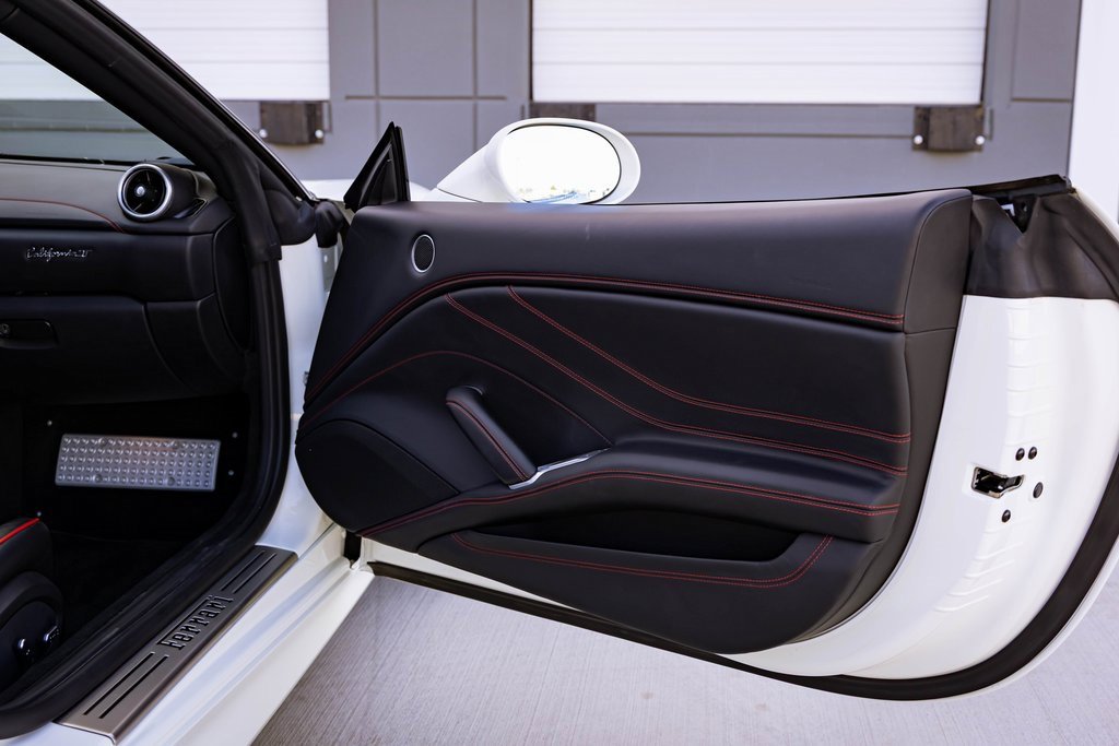 Used 2016 Ferrari California T image 28