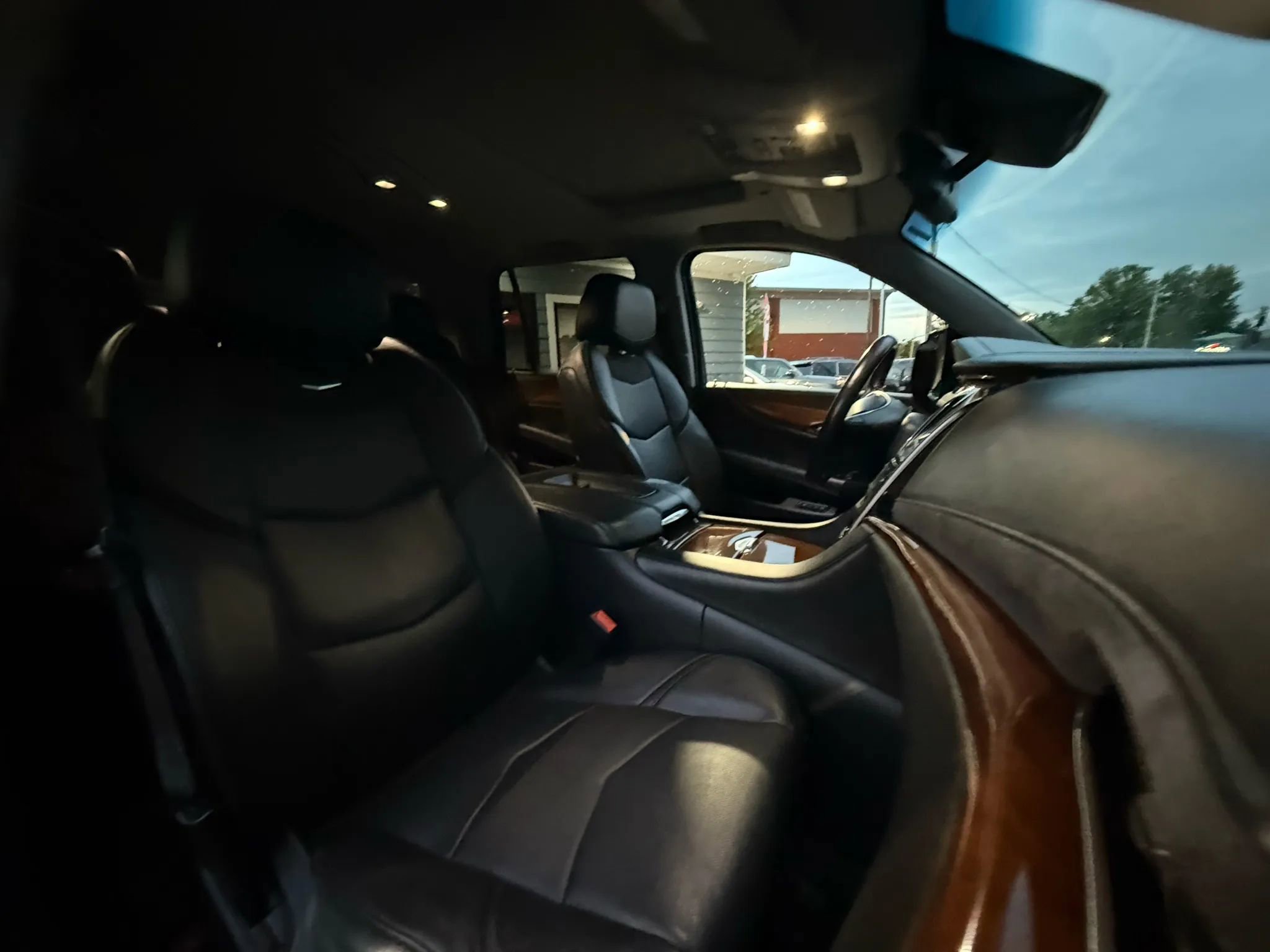 Used 2016 Cadillac Escalade Luxury image 34