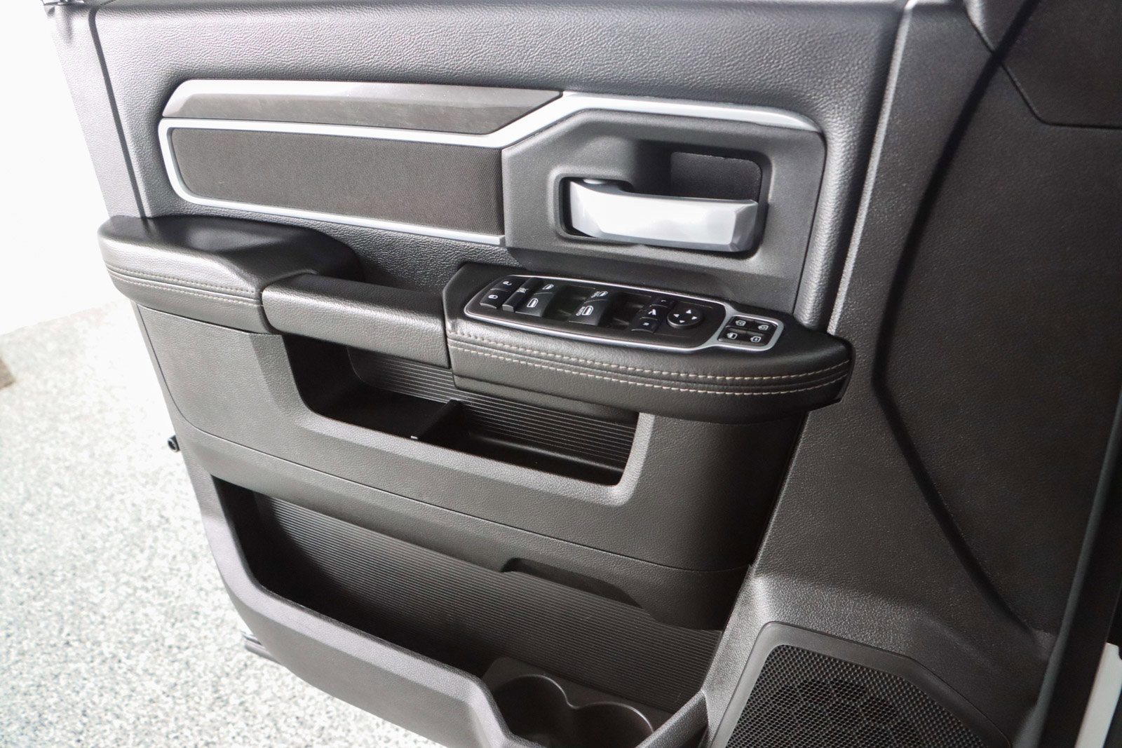 Used 2024 RAM 2500 Big Horn w/ Sport Appearance Package image 23