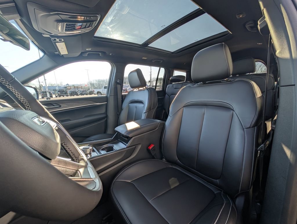 New 2026 Jeep Grand Cherokee L Limited w/ Limited Altitude Package image 13