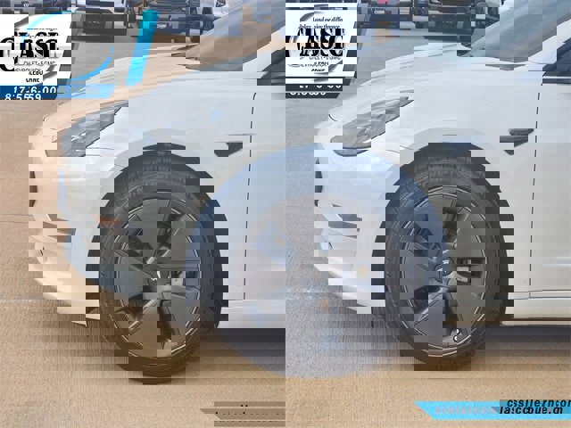 Used 2023 Tesla Model 3 Standard Range image 11