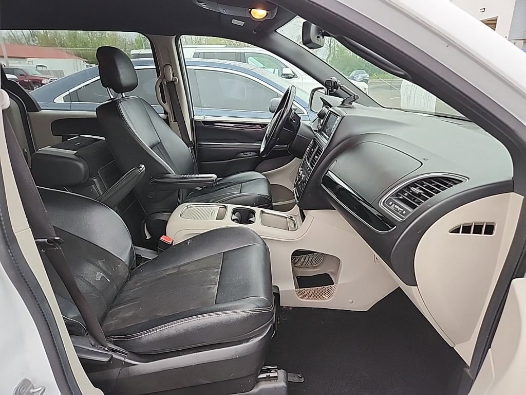 Used 2019 Dodge Grand Caravan SXT FWD image 9