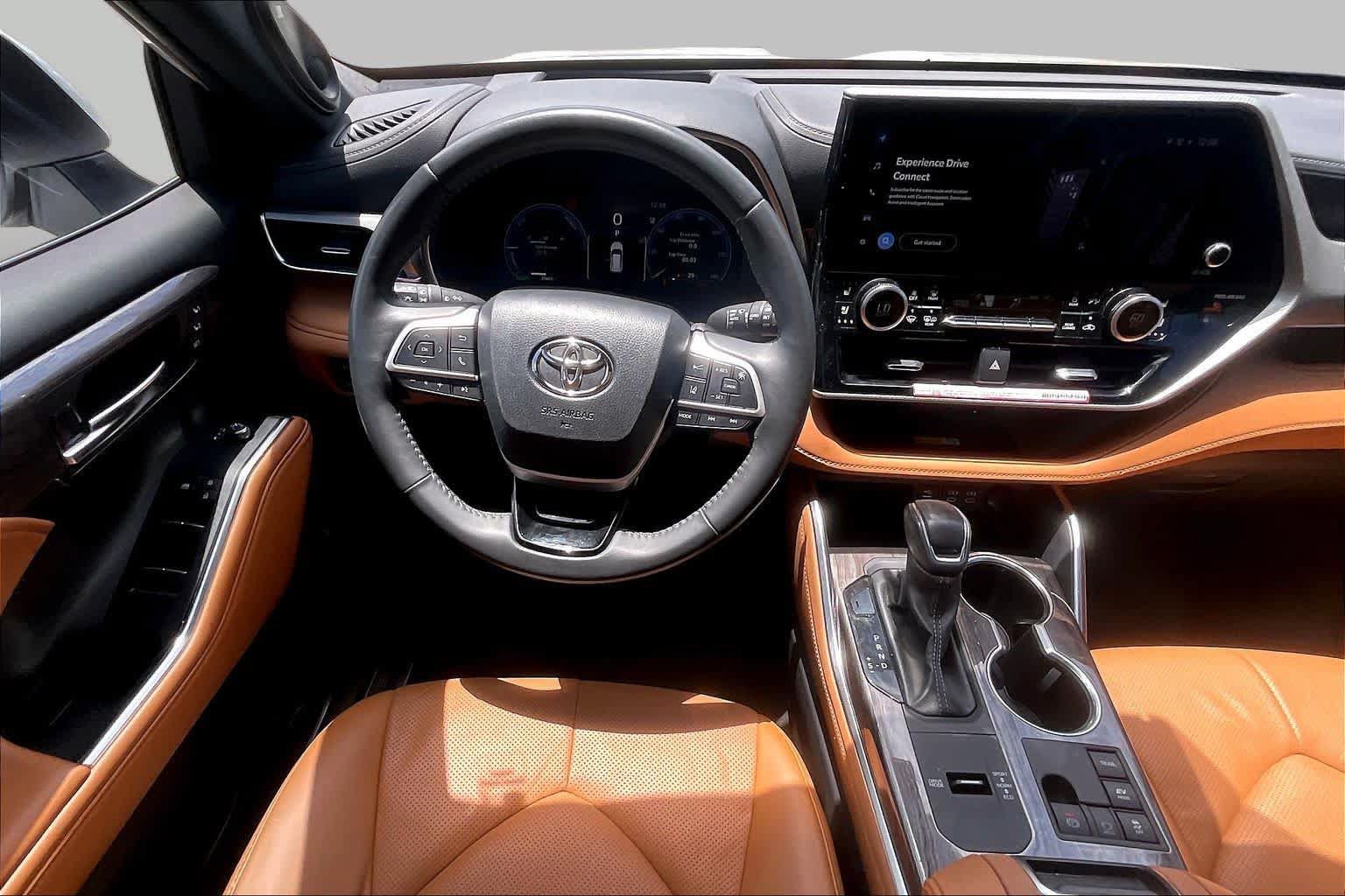 Used 2025 Toyota Highlander Platinum AWD/4WD image 6
