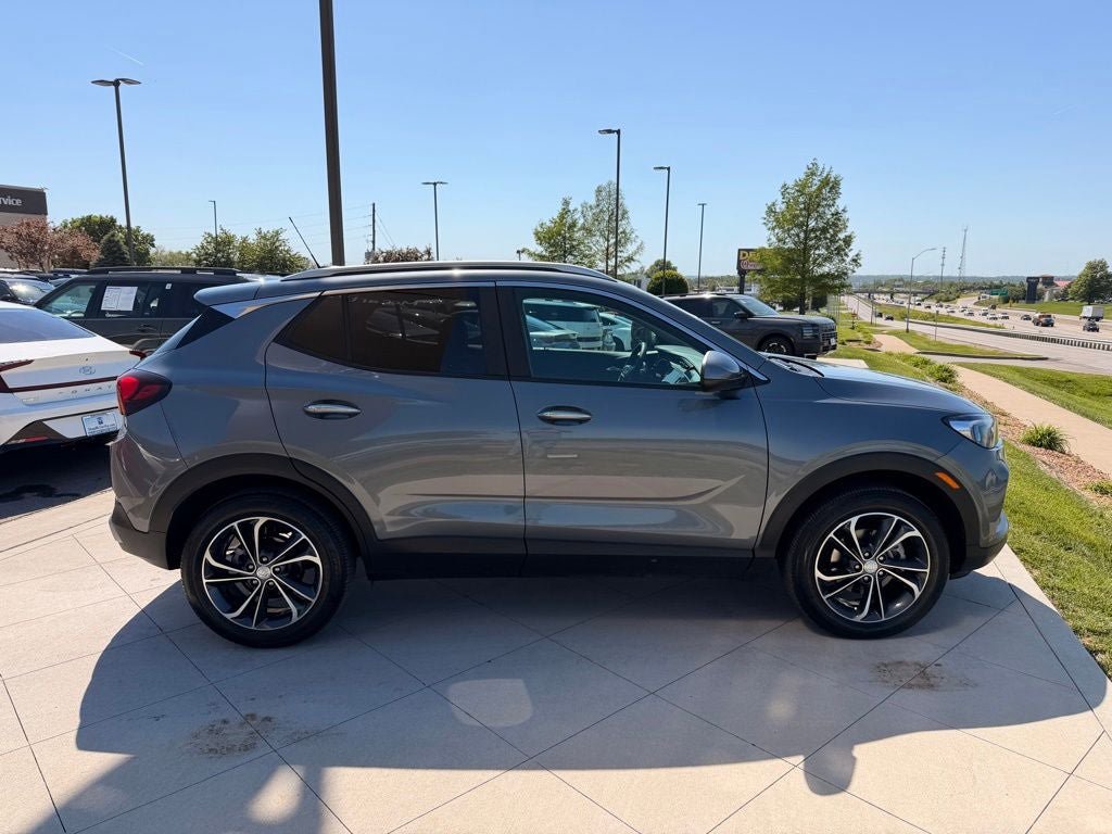 Used 2022 Buick Encore GX Select AWD/4WD image 6