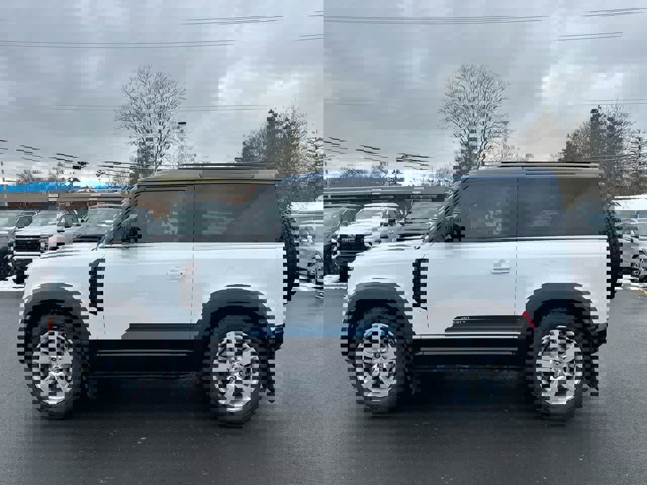 Used 2025 Land Rover Defender 90 S image 10