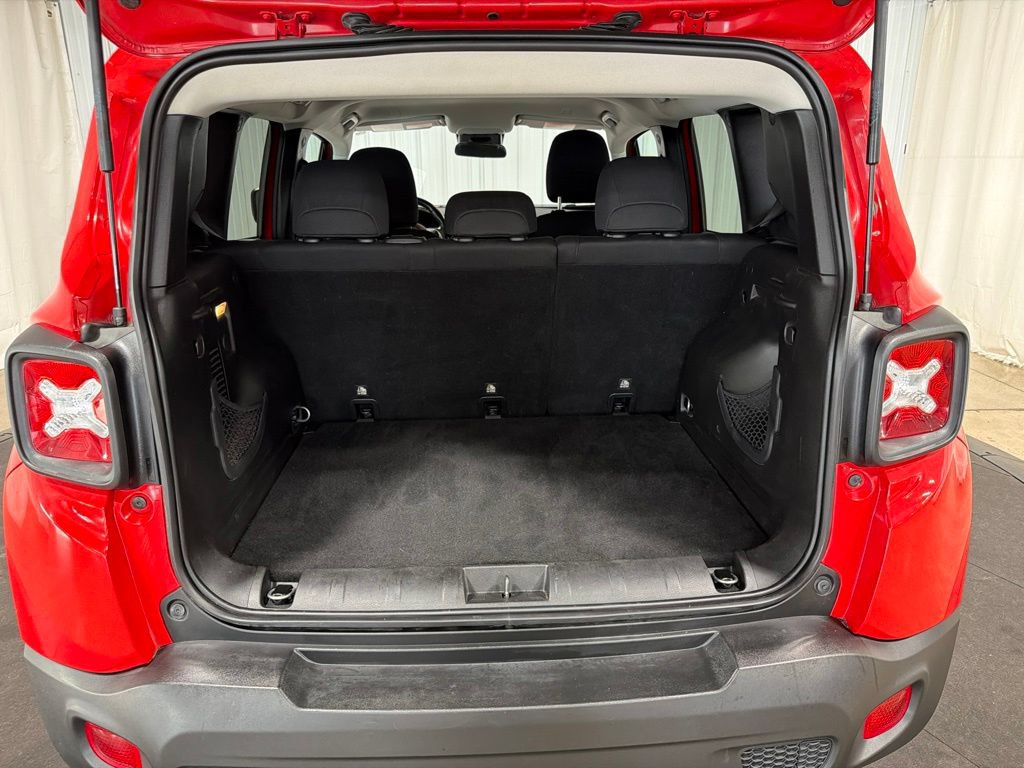 Used 2020 Jeep Renegade Latitude w/ Cold Weather Group AWD/4WD image 8
