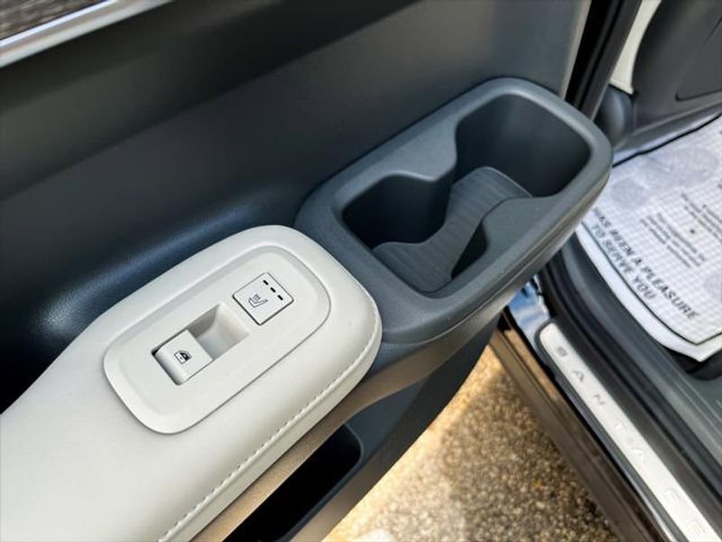 Used 2025 Hyundai Santa Fe Calligraphy image 9