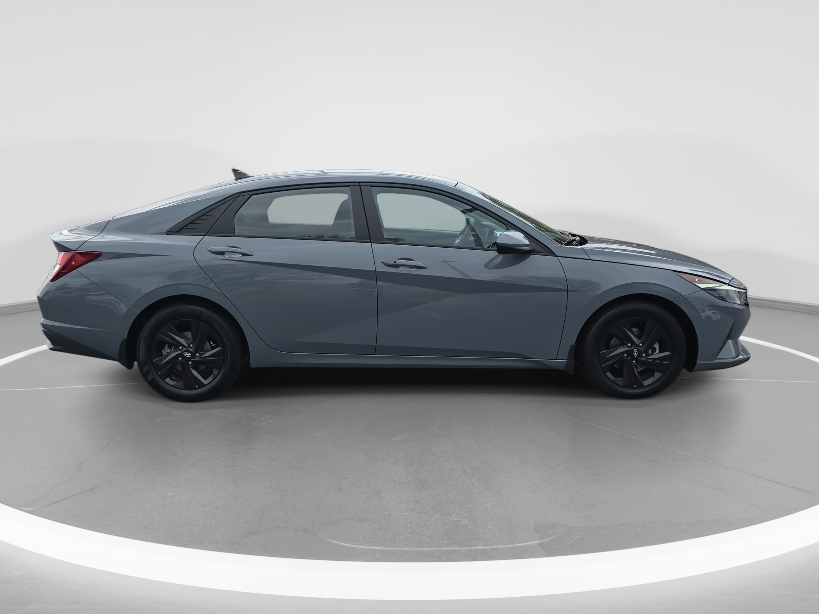 Used 2022 Hyundai Elantra SEL image 4