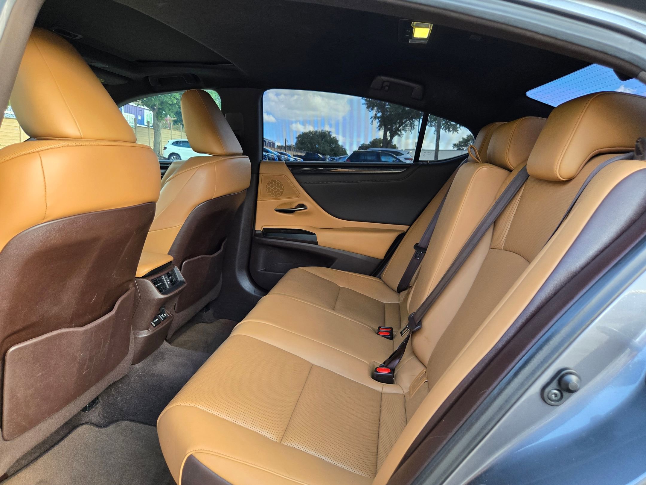 Used 2020 Lexus ES 300h w/ Premium Package FWD image 15