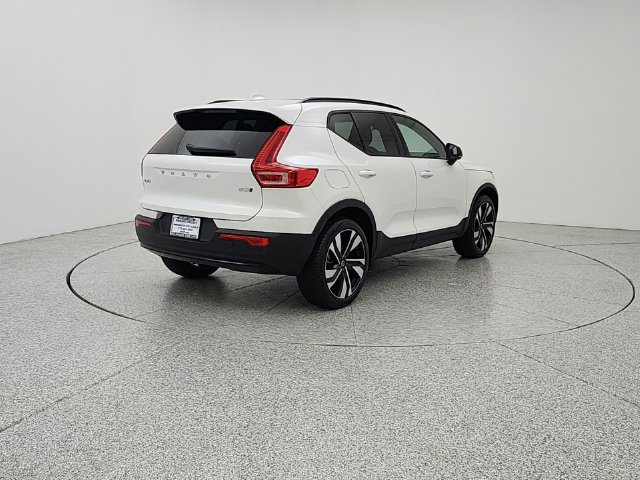 Certified 2025 Volvo XC40 B5 Ultra AWD/4WD image 5