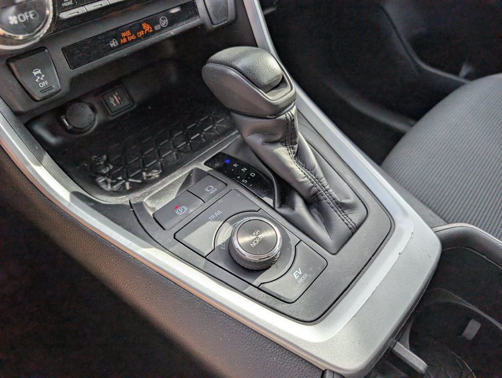 Used 2024 Toyota RAV4 LE AWD/4WD image 17