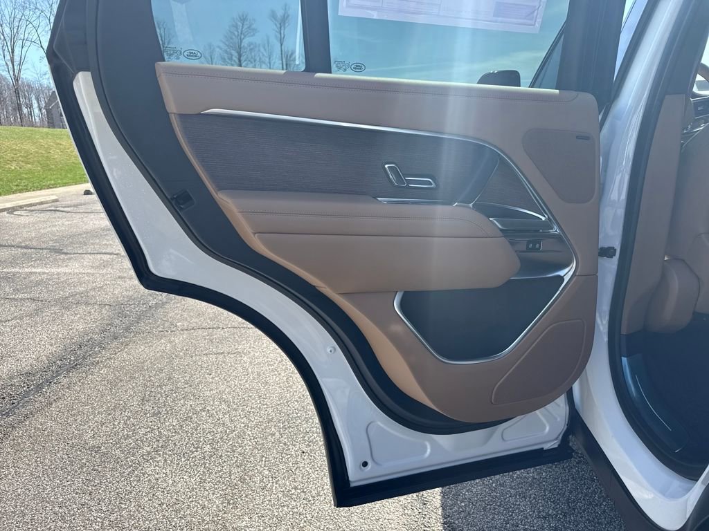 New 2026 Land Rover Range Rover SE image 12