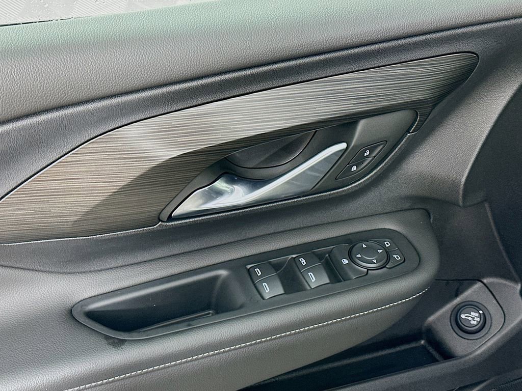 Used 2023 GMC Terrain SLE w/ Driver Convenience Package image 22