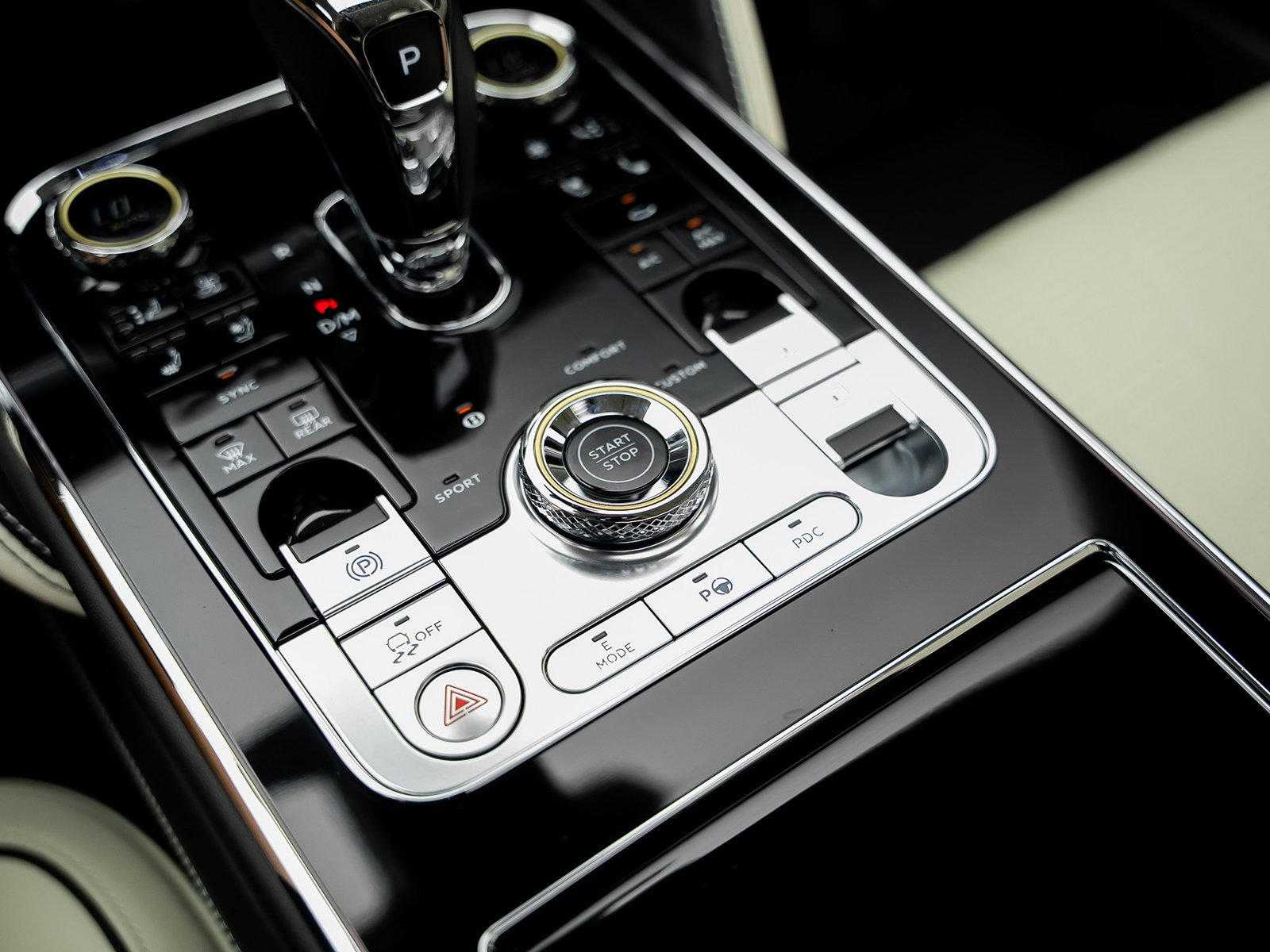 Used 2022 Bentley Flying Spur Plug-In Hybrid AWD/4WD image 50